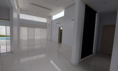 Via La Costa, Renta de Hermosa Casa 3 Dorm. de Una Planta con Jacuzzi Sin muebles
