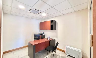 Se vende oficina en Torre Carmen, 3 privados, recepción, 2 baños y bodega, Curicó