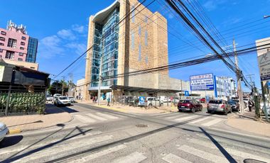 Se vende oficina en Torre Carmen, 3 privados, recepción, 2 baños y bodega, Curicó