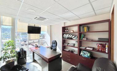 Se vende oficina en Torre Carmen, 3 privados, recepción, 2 baños y bodega, Curicó