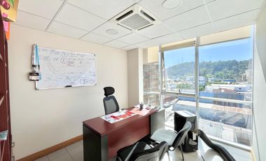 Se vende oficina en Torre Carmen, 3 privados, recepción, 2 baños y bodega, Curicó