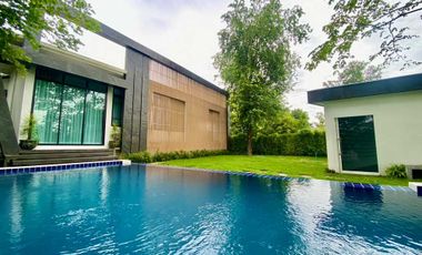 Pool Villa house for sale in San Kham Phaeng, only 30 minutes to Chiang Mai Airport