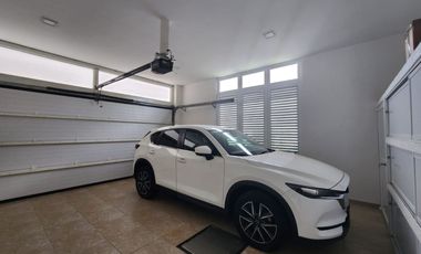 Samborondon, Renta de Casa Moderna 4 Dorm Amoblada con Piscina Vista Al Lago