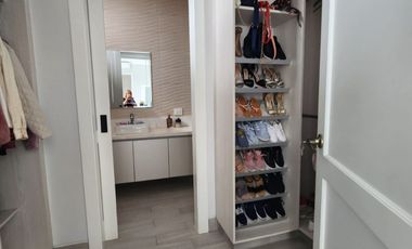 Samborondon, Renta de Casa Moderna 4 Dorm Amoblada con Piscina Vista Al Lago