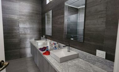 Samborondon, Renta de Casa Moderna 4 Dorm Amoblada con Piscina Vista Al Lago