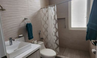 Samborondon, Renta de Casa Moderna 4 Dorm Amoblada con Piscina Vista Al Lago