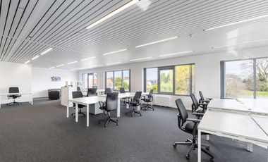 Book open plan office space for businesses of all sizes in HQ Triumph Building