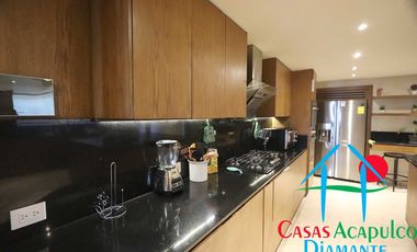 Casa en renta vacacional para 14 personas. Alberca privada y vista al mar. Incluye servicio de limpieza
