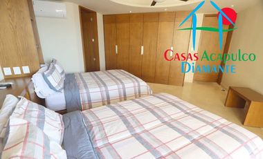 Casa en renta vacacional para 14 personas. Alberca privada y vista al mar. Incluye servicio de limpieza
