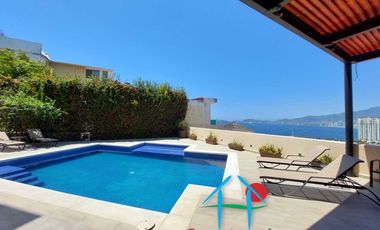 Casa en renta vacacional para 14 personas. Alberca privada y vista al mar. Incluye servicio de limpieza