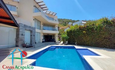 Casa en renta vacacional para 14 personas. Alberca privada y vista al mar. Incluye servicio de limpieza