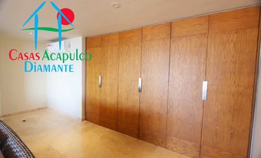 Casa en renta vacacional para 14 personas. Alberca privada y vista al mar. Incluye servicio de limpieza