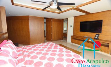 Casa en renta vacacional para 14 personas. Alberca privada y vista al mar. Incluye servicio de limpieza