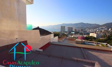 Casa en renta vacacional para 14 personas. Alberca privada y vista al mar. Incluye servicio de limpieza