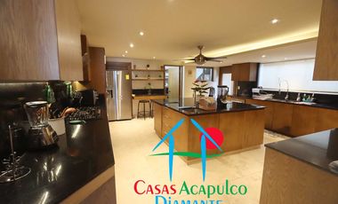 Casa en renta vacacional para 14 personas. Alberca privada y vista al mar. Incluye servicio de limpieza