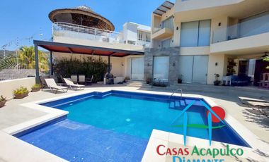 Casa en renta vacacional para 14 personas. Alberca privada y vista al mar. Incluye servicio de limpieza
