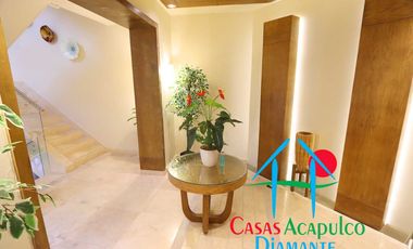 Casa en renta vacacional para 14 personas. Alberca privada y vista al mar. Incluye servicio de limpieza