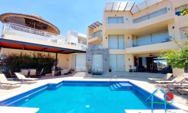 Casa en renta vacacional para 14 personas. Alberca privada y vista al mar. Incluye servicio de limpieza