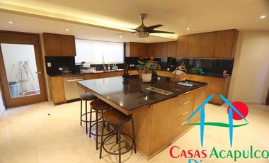 Casa en renta vacacional para 14 personas. Alberca privada y vista al mar. Incluye servicio de limpieza