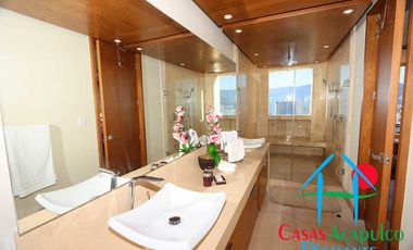 Casa en renta vacacional para 14 personas. Alberca privada y vista al mar. Incluye servicio de limpieza