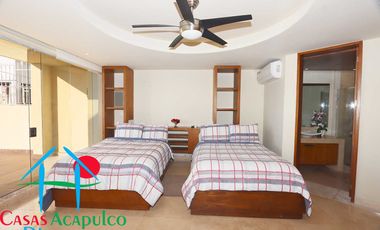 Casa en renta vacacional para 14 personas. Alberca privada y vista al mar. Incluye servicio de limpieza