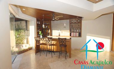 Casa en renta vacacional para 14 personas. Alberca privada y vista al mar. Incluye servicio de limpieza