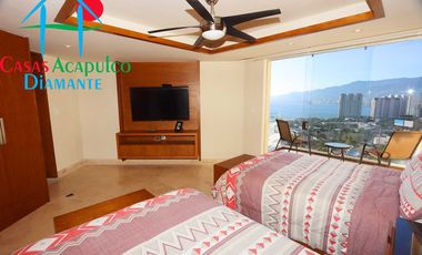 Casa en renta vacacional para 14 personas. Alberca privada y vista al mar. Incluye servicio de limpieza