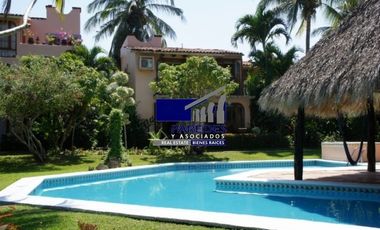 V408 Villa en Venta 2 recámaras Estilo Mexicano frente a campo de golf en Ixtapa