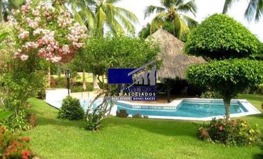 V408 Villa en Venta 2 recámaras Estilo Mexicano frente a campo de golf en Ixtapa