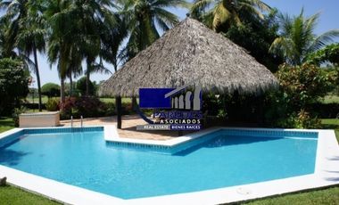 V408 Villa en Venta 2 recámaras Estilo Mexicano frente a campo de golf en Ixtapa