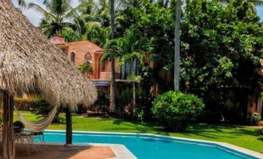 V408 Villa en Venta 2 recámaras Estilo Mexicano frente a campo de golf en Ixtapa