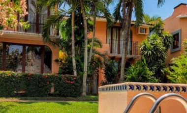 V408 Villa en Venta 2 recámaras Estilo Mexicano frente a campo de golf en Ixtapa