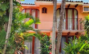 V408 Villa en Venta 2 recámaras Estilo Mexicano frente a campo de golf en Ixtapa