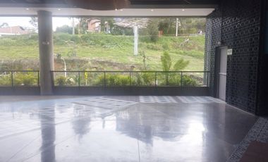 DF8A9 Local en arriendo en el sector Loma de los Benedictinos