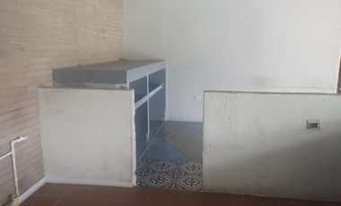 DF8A9 Local en arriendo en el sector Loma de los Benedictinos