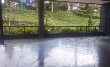 DF8A9 Local en arriendo en el sector Loma de los Benedictinos