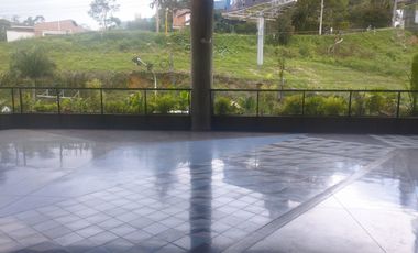 DF8A9 Local en arriendo en el sector Loma de los Benedictinos