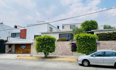 Casa en Venta de Una Sola Planta en Novelistas, Ciudad Satélite