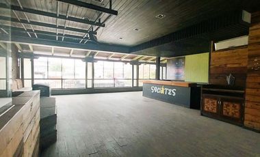 Oportunidad!!! Amplio Local Completamente Renovado