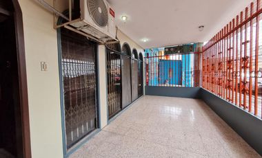 Venta de Casa Rentera, sector Centro Sur, García Goyena entre Villavicencio y Hernando de Zaera, cerca a Centro Cívico.