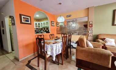 Venta de Casa Rentera, sector Centro Sur, García Goyena entre Villavicencio y Hernando de Zaera, cerca a Centro Cívico.