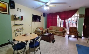 Venta de Casa Rentera, sector Centro Sur, García Goyena entre Villavicencio y Hernando de Zaera, cerca a Centro Cívico.