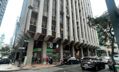 Se vende oficina comercial en el centro bancario de Guayaquil.