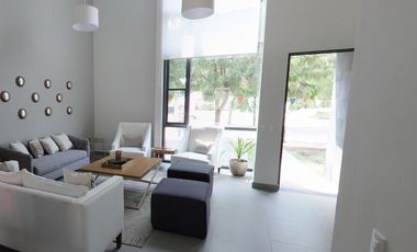 HERMOSA CASA EN PRIVADA.