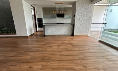 MODERNA CASA CON ACABADOS A1 Y PRECIOSA VISTA AL MAR Y AL GOLF