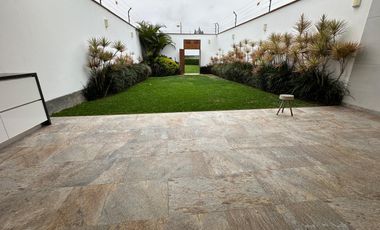 MODERNA CASA CON ACABADOS A1 Y PRECIOSA VISTA AL MAR Y AL GOLF