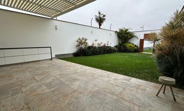 MODERNA CASA CON ACABADOS A1 Y PRECIOSA VISTA AL MAR Y AL GOLF