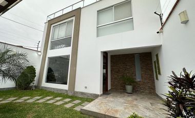 MODERNA CASA CON ACABADOS A1 Y PRECIOSA VISTA AL MAR Y AL GOLF