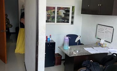 EDIFICIO CON USO DE SUELO COMERCIAL