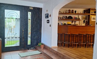 Hermosa casa en venta. Zavaleta